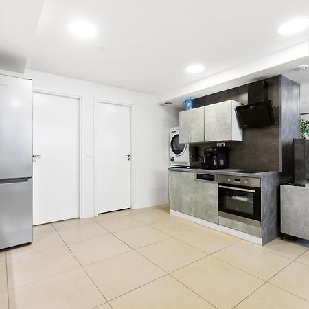 Sirena Apartment - Self Check-In And Free Parking Tallinn Buitenkant foto