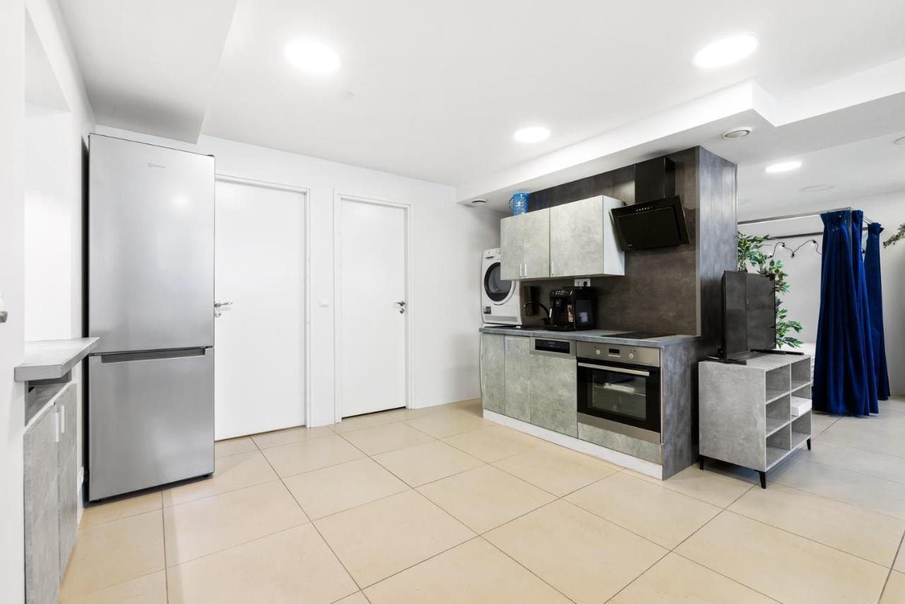 Sirena Apartment - Self Check-In And Free Parking Tallinn Buitenkant foto