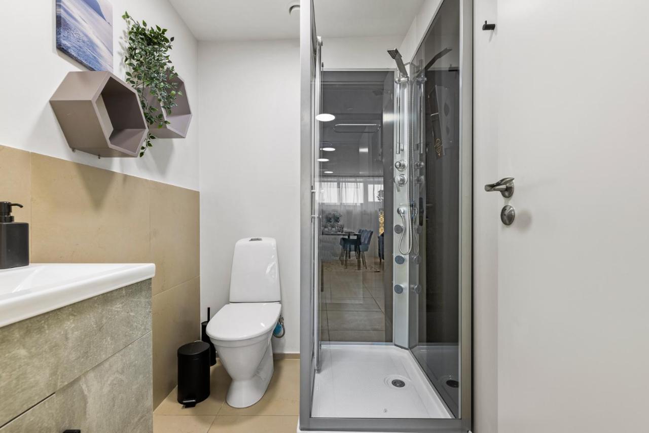 Sirena Apartment - Self Check-In And Free Parking Tallinn Buitenkant foto